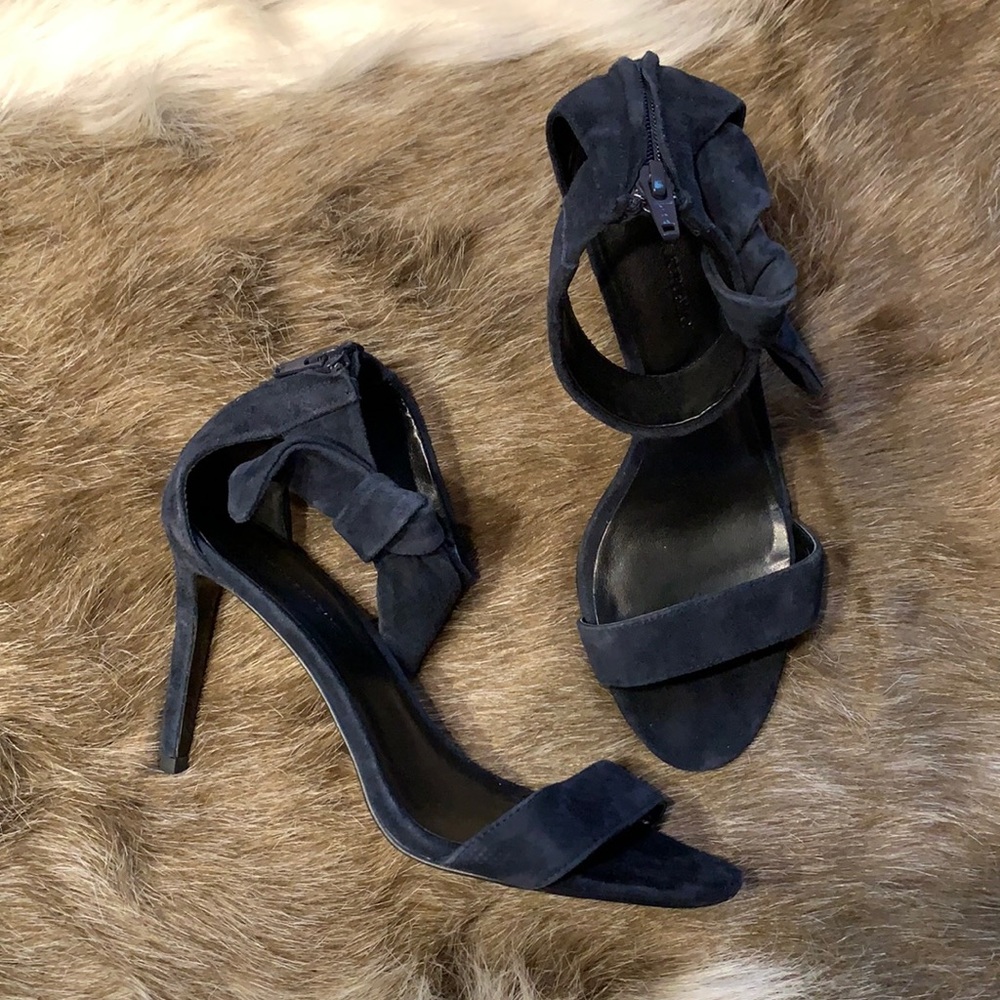 Banana Republic suede heels navy - Picture 2 of 6